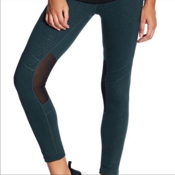 Nanette Lepore 7/8 leggings size medium gorgeous green with black mesh - Picture 7 of 7